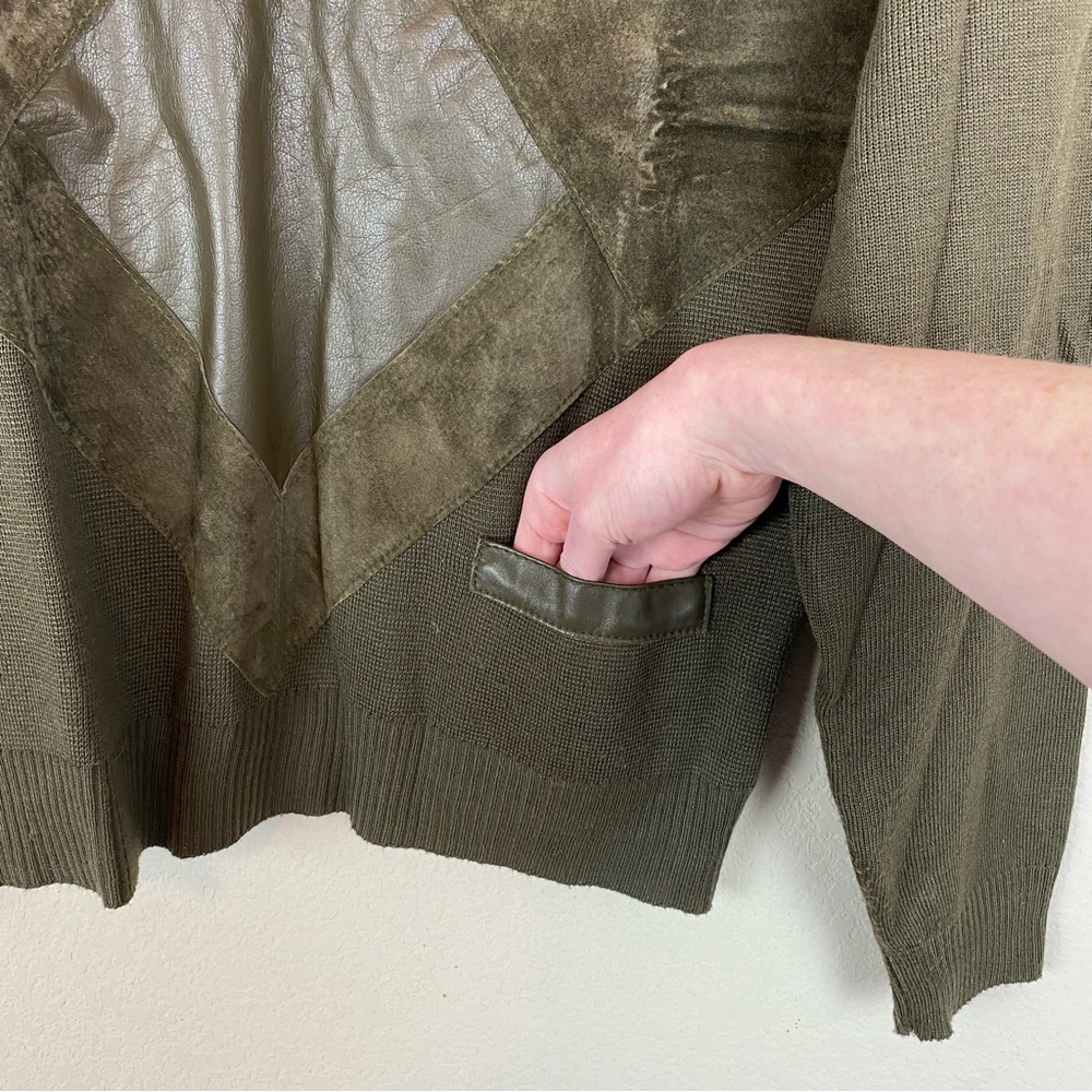 Saxony Vintage Men’s V Neck Olive Green Sweater - Picture 3 of 7